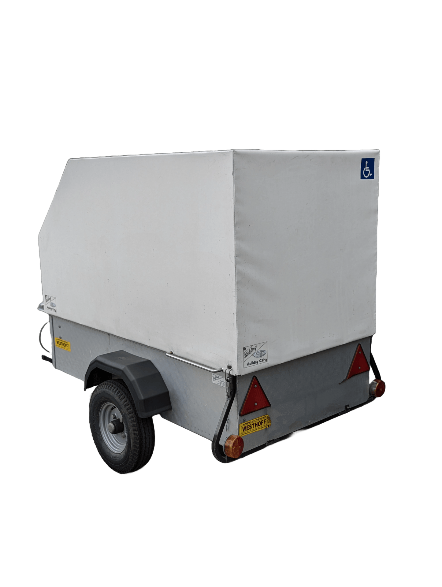 Scootmobiel aanhanger/ kar achter aanzicht. Ook hier weer duidelijk dt hij overdekt is en dat de scootmobiel wanneer deze vervoerd wordt droog staat. Wind en water dicht.